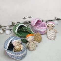 Ensemble couffin et mini-bébé