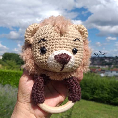 Lionceau version Hochet